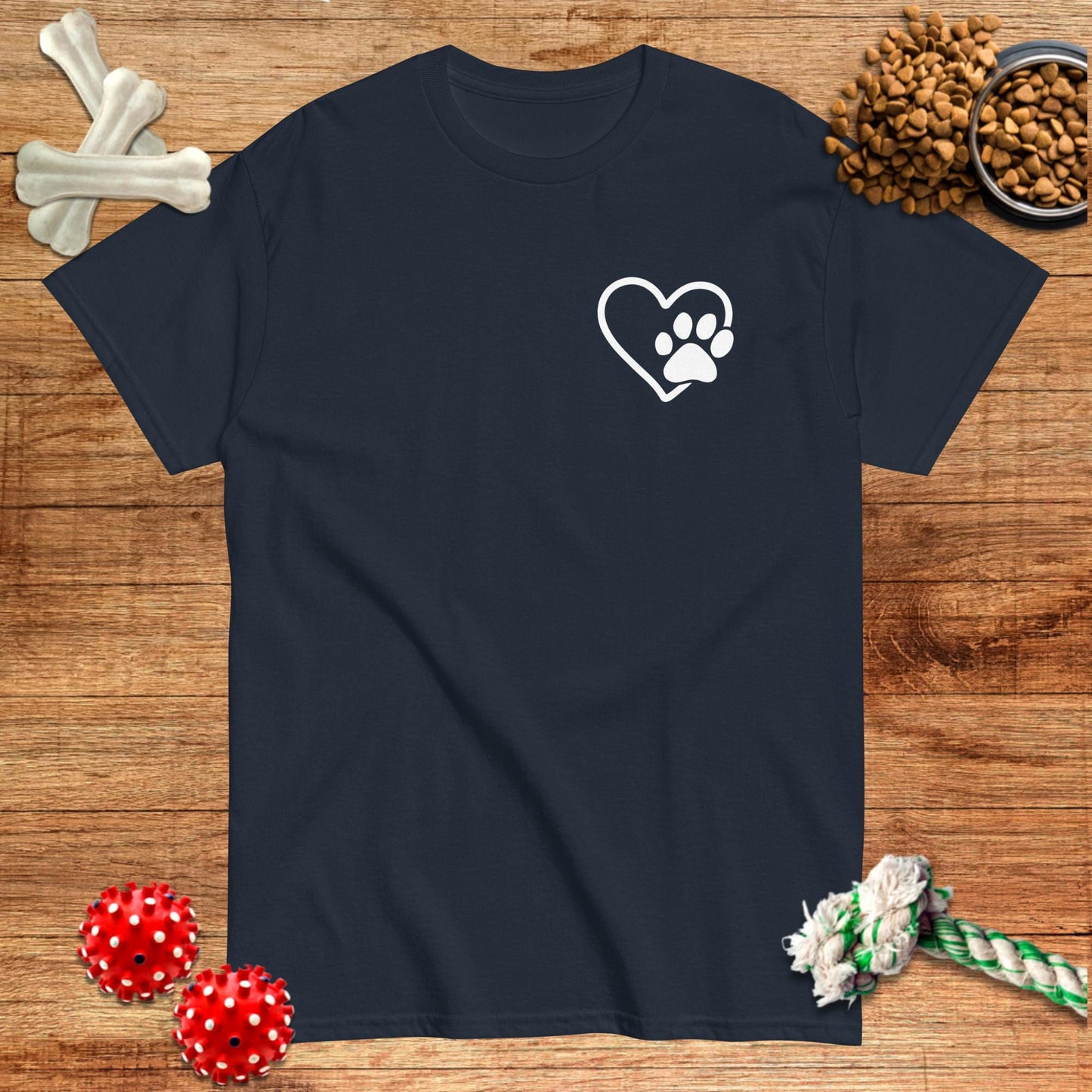 Camiseta con estampado de corazón y pata | Dark Tees