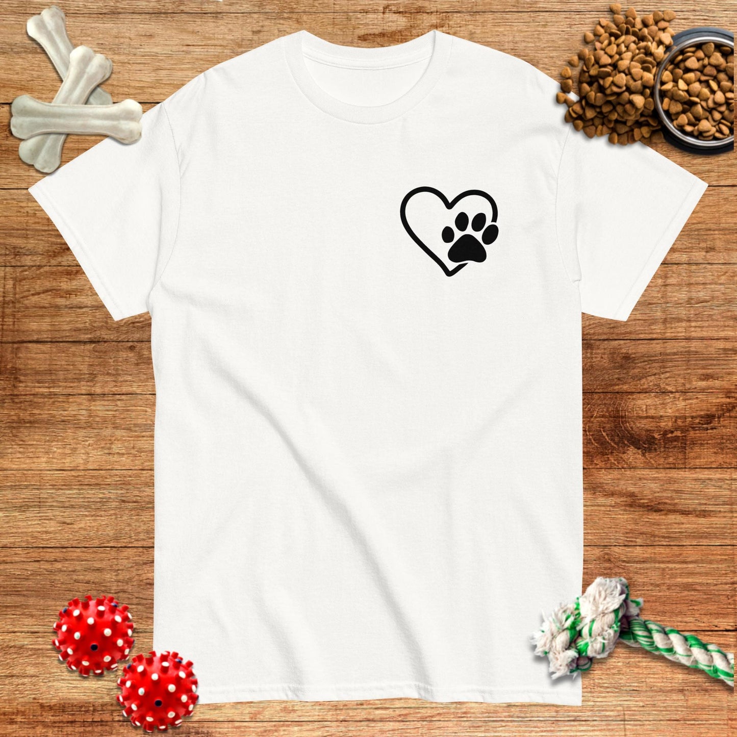 Camiseta con estampado de corazón y pata | Dark Tees